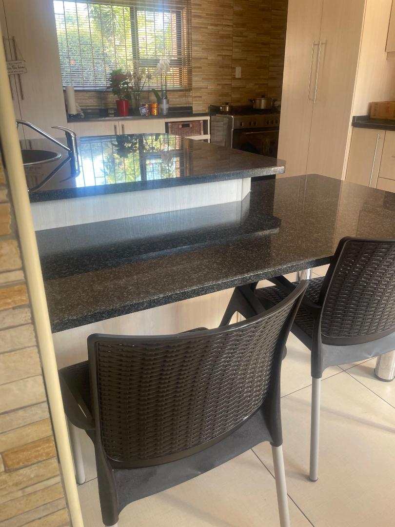 7 Bedroom Property for Sale in Heuweloord Gauteng