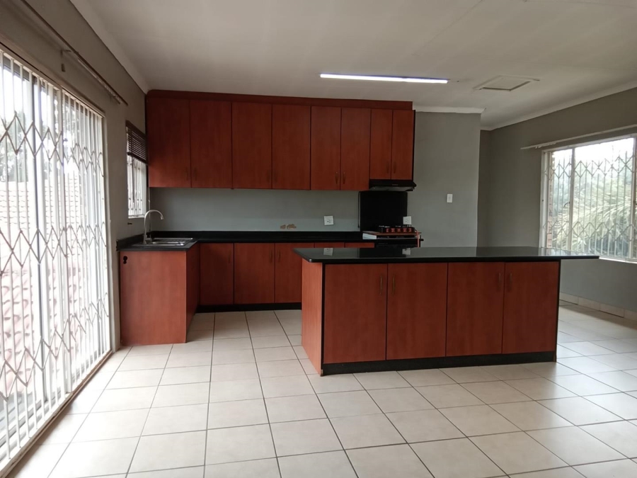 7 Bedroom Property for Sale in Heuweloord Gauteng