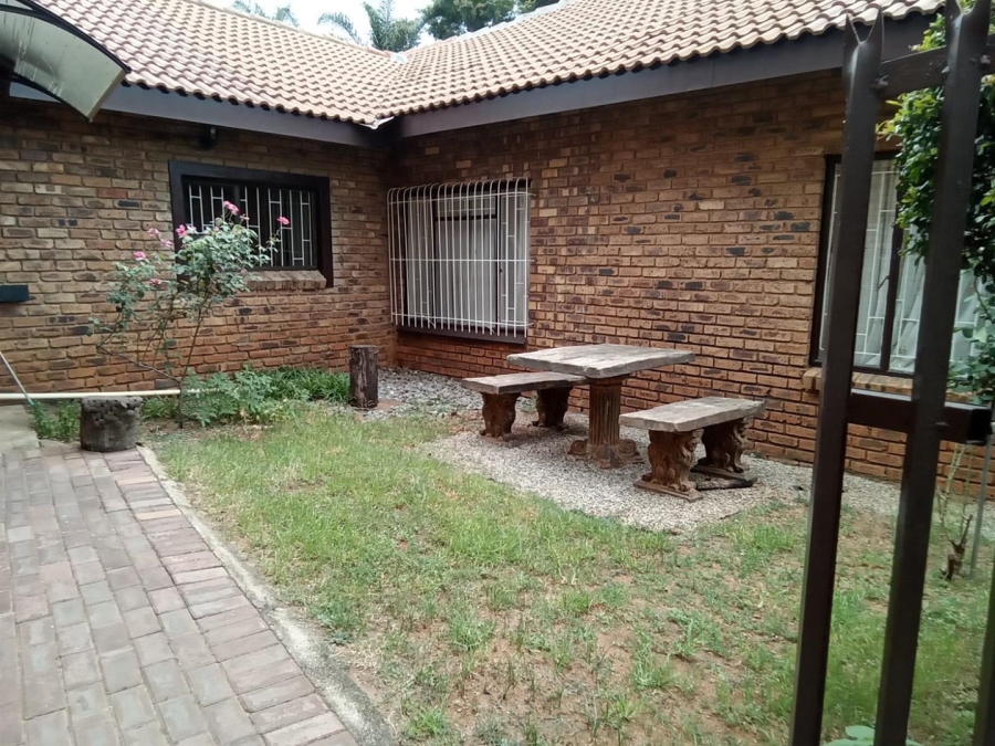 7 Bedroom Property for Sale in Heuweloord Gauteng