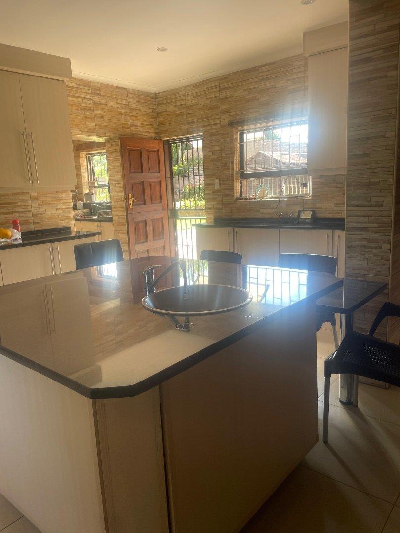 7 Bedroom Property for Sale in Heuweloord Gauteng