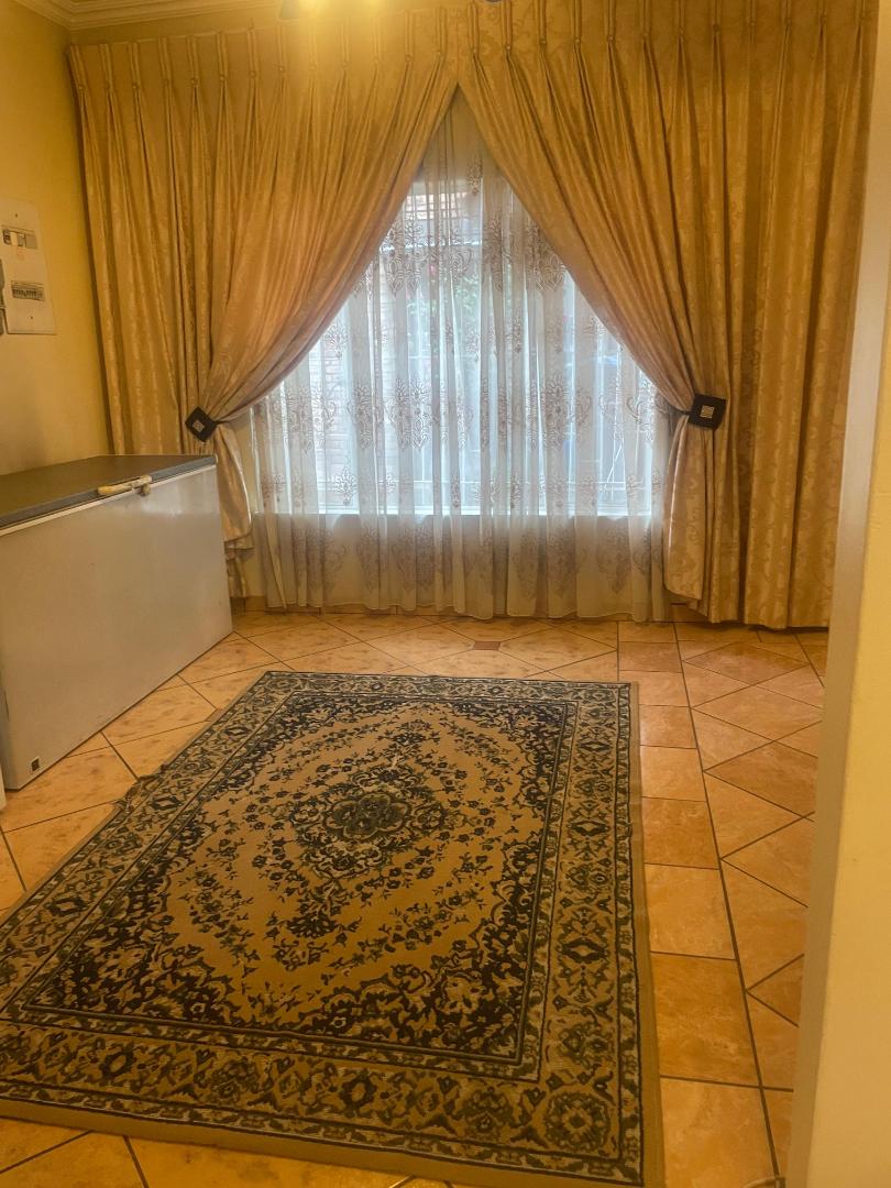 7 Bedroom Property for Sale in Heuweloord Gauteng