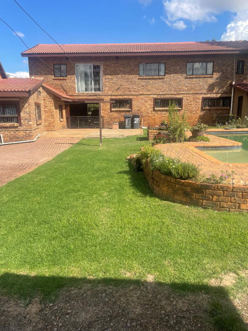 7 Bedroom Property for Sale in Heuweloord Gauteng