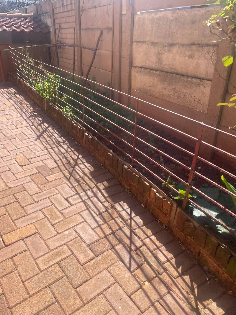 7 Bedroom Property for Sale in Heuweloord Gauteng