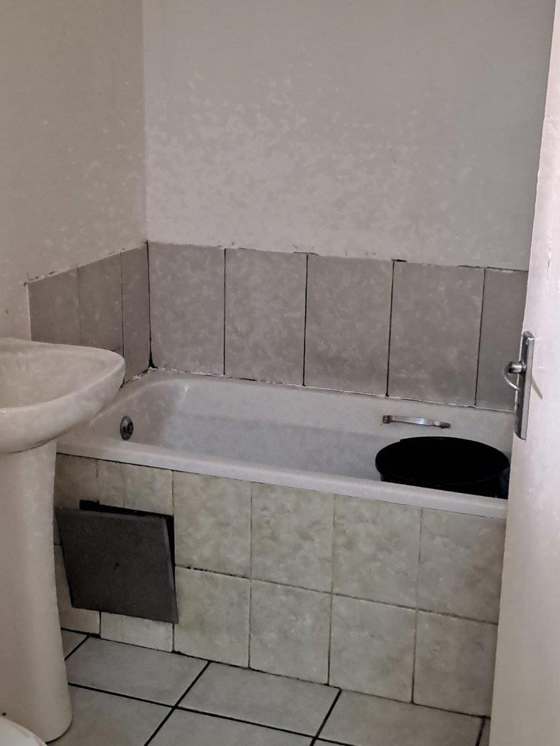 1 Bedroom Property for Sale in Ormonde Gauteng