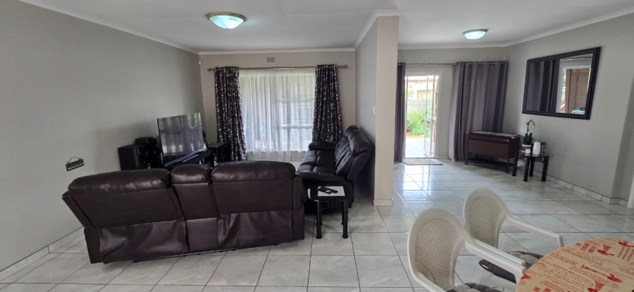 3 Bedroom Property for Sale in Bardene Gauteng