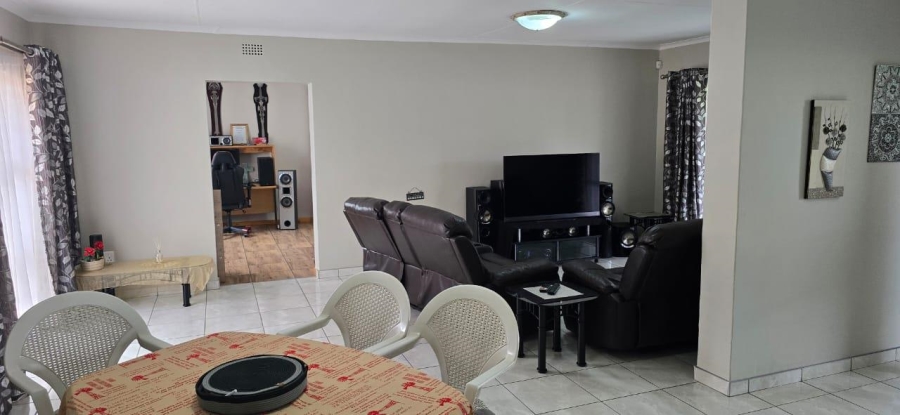 3 Bedroom Property for Sale in Bardene Gauteng