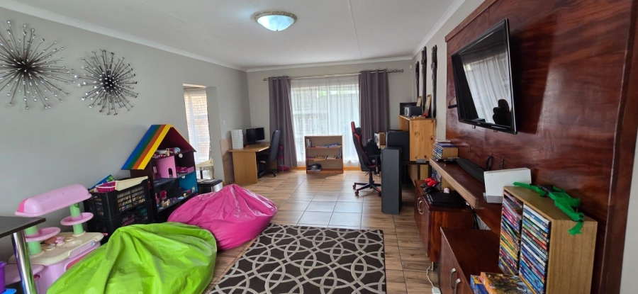 3 Bedroom Property for Sale in Bardene Gauteng