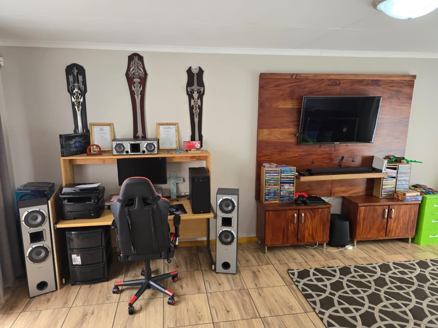 3 Bedroom Property for Sale in Bardene Gauteng