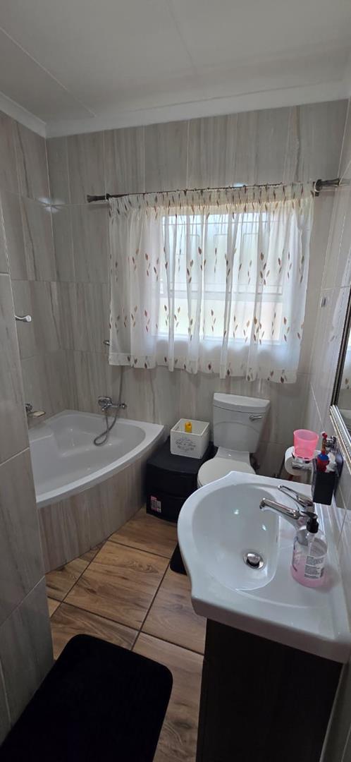 3 Bedroom Property for Sale in Bardene Gauteng