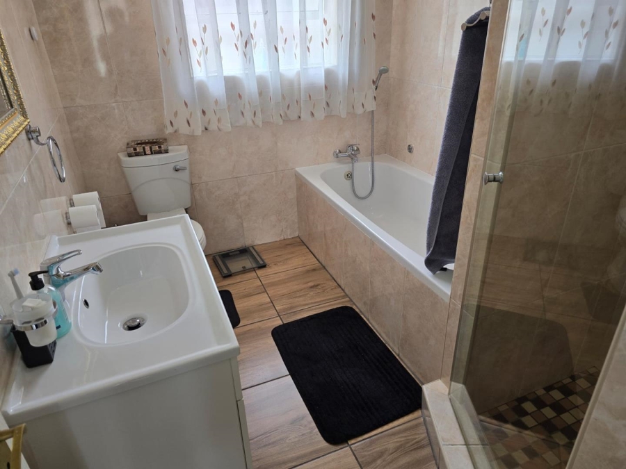 3 Bedroom Property for Sale in Bardene Gauteng