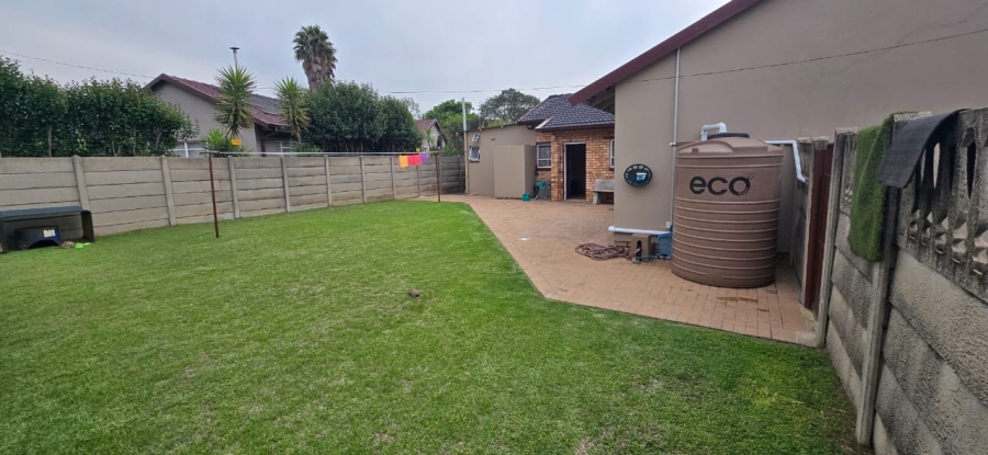 3 Bedroom Property for Sale in Bardene Gauteng