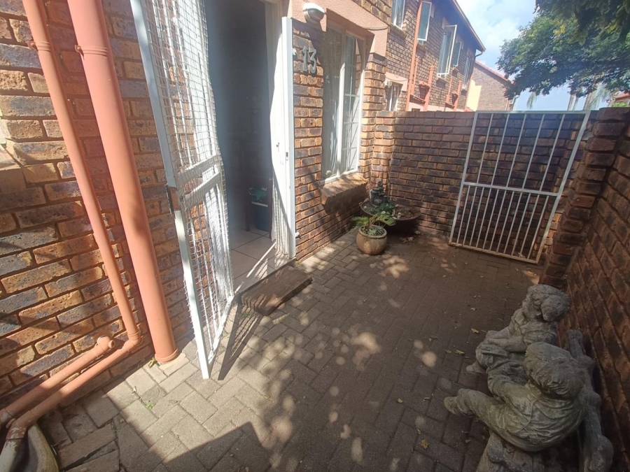 2 Bedroom Property for Sale in Hennopspark Gauteng