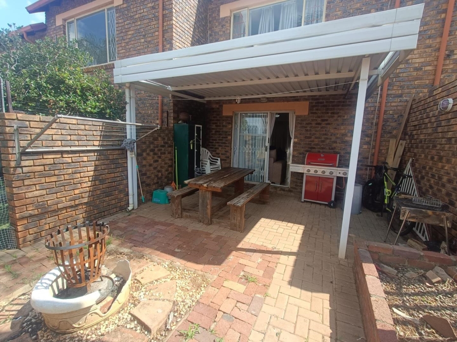 2 Bedroom Property for Sale in Hennopspark Gauteng