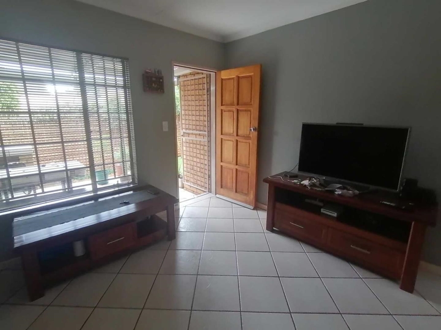 2 Bedroom Property for Sale in Eldoraigne Gauteng