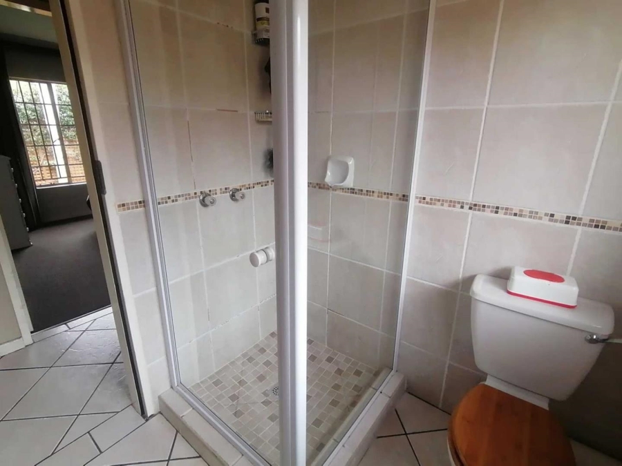 2 Bedroom Property for Sale in Eldoraigne Gauteng