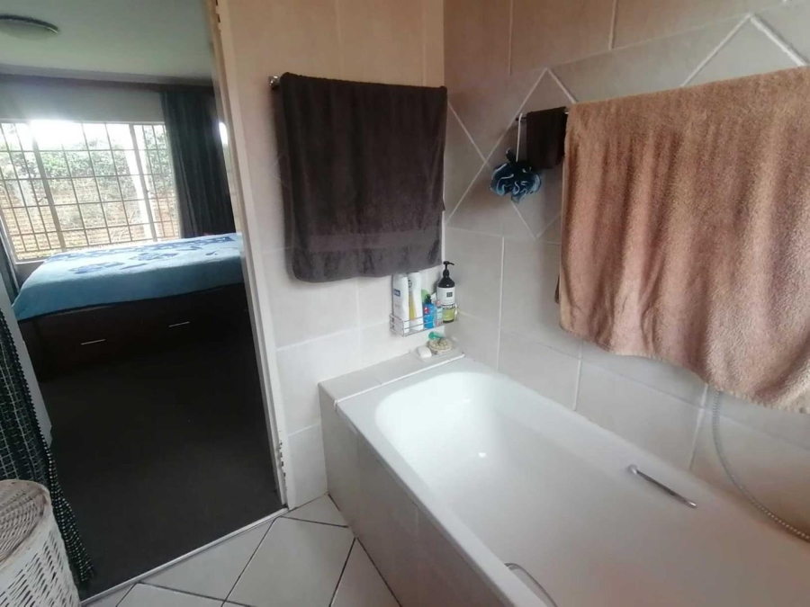 2 Bedroom Property for Sale in Eldoraigne Gauteng