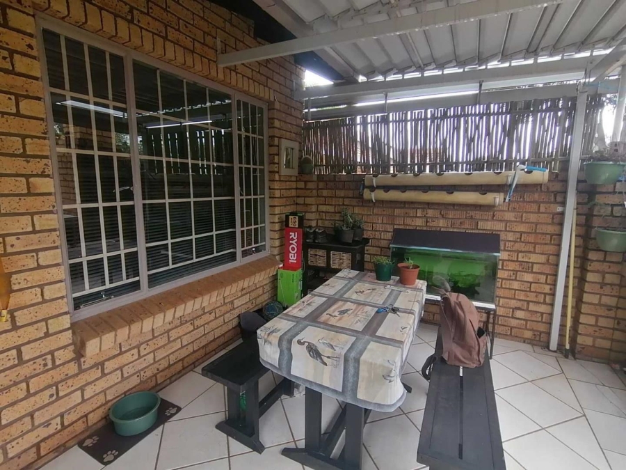 2 Bedroom Property for Sale in Eldoraigne Gauteng