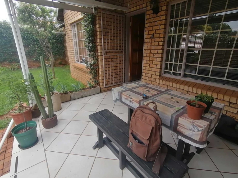 2 Bedroom Property for Sale in Eldoraigne Gauteng