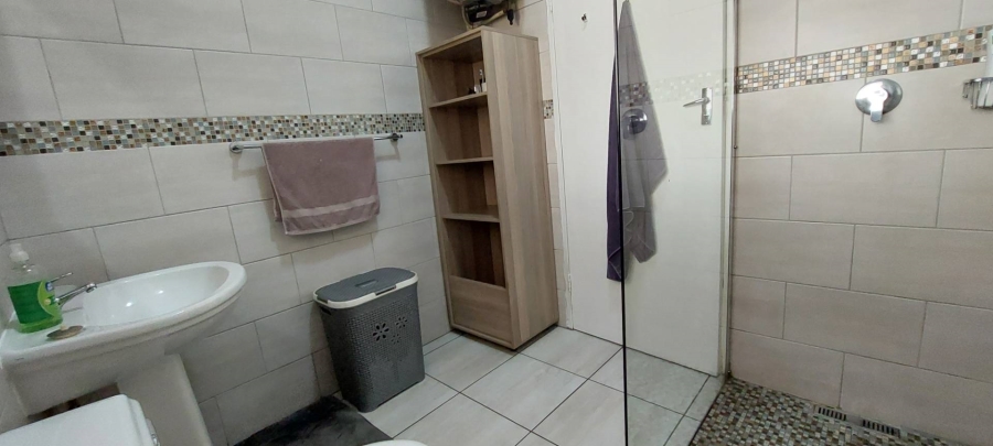 4 Bedroom Property for Sale in Verwoerdpark Gauteng