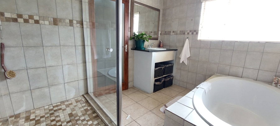 4 Bedroom Property for Sale in Verwoerdpark Gauteng