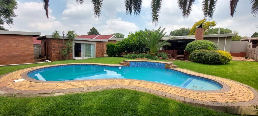 4 Bedroom Property for Sale in Verwoerdpark Gauteng