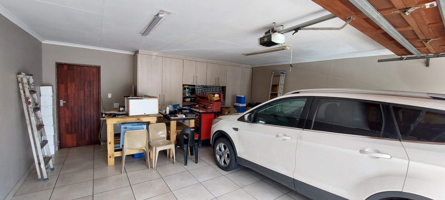 4 Bedroom Property for Sale in Verwoerdpark Gauteng