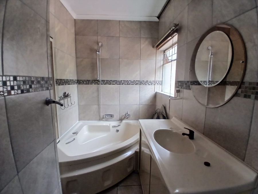 5 Bedroom Property for Sale in Dinwiddie Gauteng