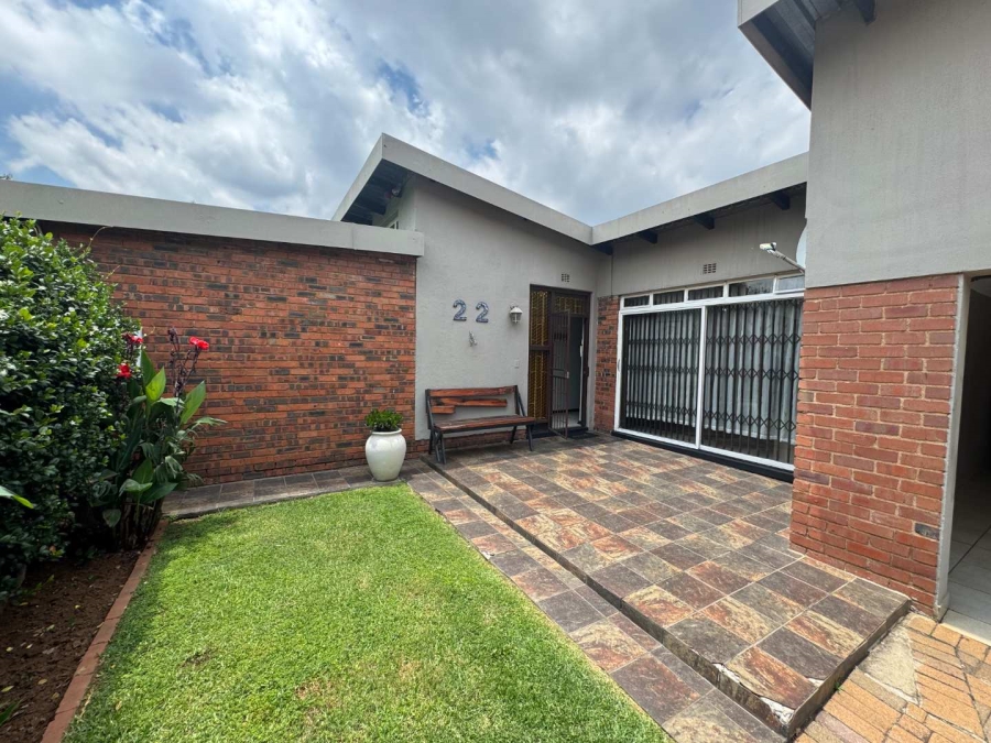 4 Bedroom Property for Sale in Verwoerdpark Gauteng