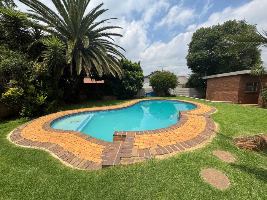 4 Bedroom Property for Sale in Verwoerdpark Gauteng