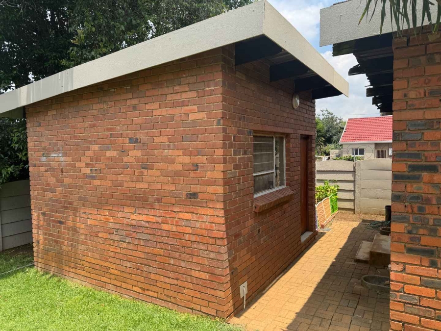 4 Bedroom Property for Sale in Verwoerdpark Gauteng