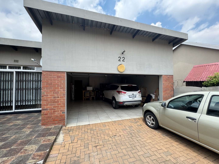 4 Bedroom Property for Sale in Verwoerdpark Gauteng