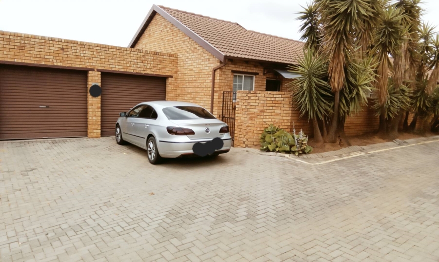 3 Bedroom Property for Sale in Wilgeheuwel Gauteng