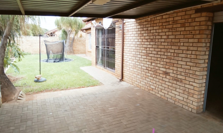 3 Bedroom Property for Sale in Wilgeheuwel Gauteng