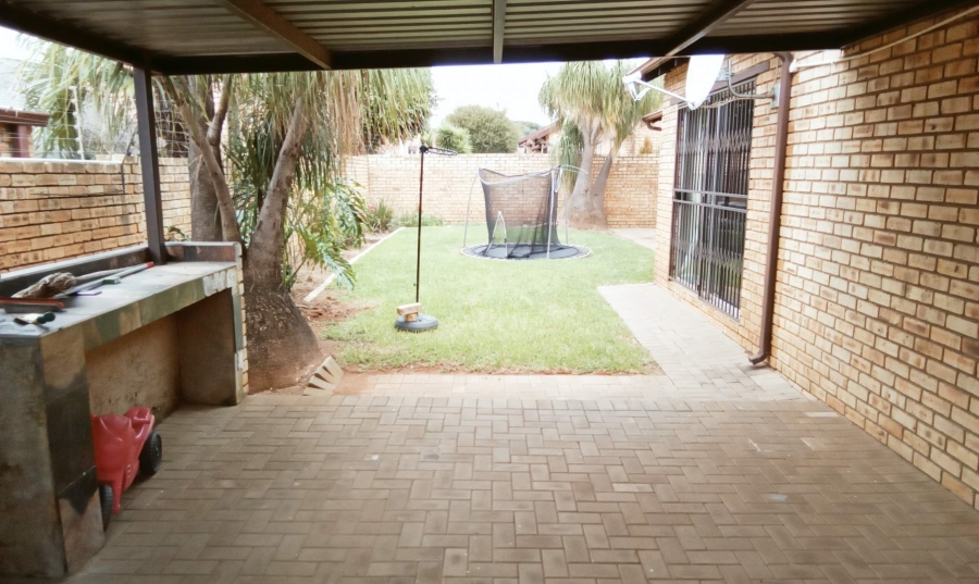 3 Bedroom Property for Sale in Wilgeheuwel Gauteng