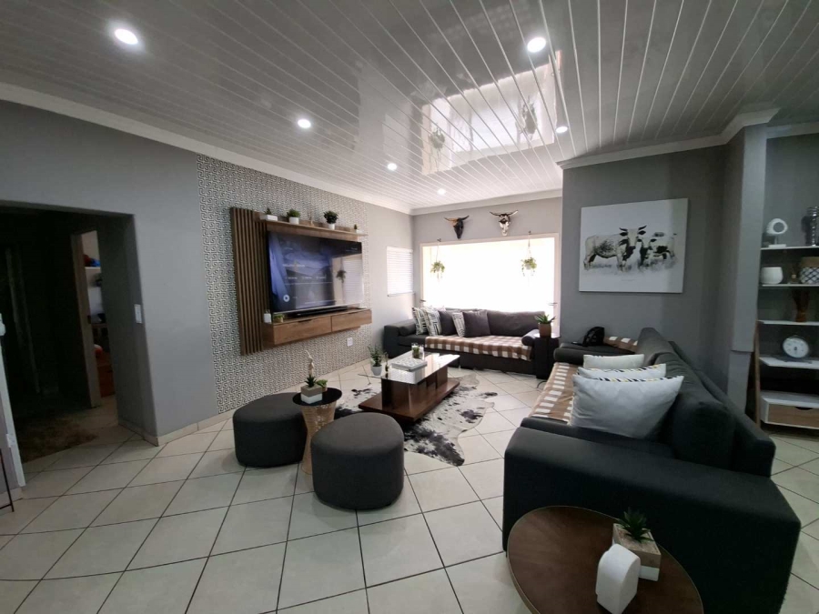 5 Bedroom Property for Sale in Annlin Gauteng