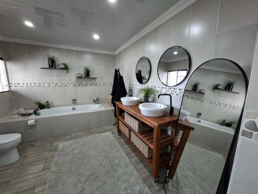 5 Bedroom Property for Sale in Annlin Gauteng