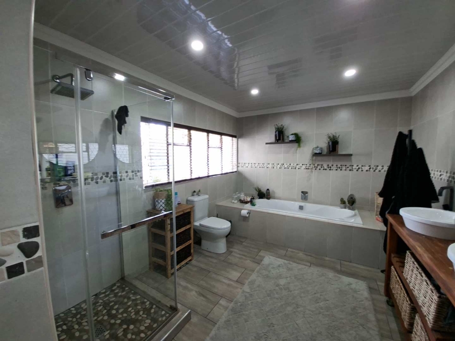 5 Bedroom Property for Sale in Annlin Gauteng