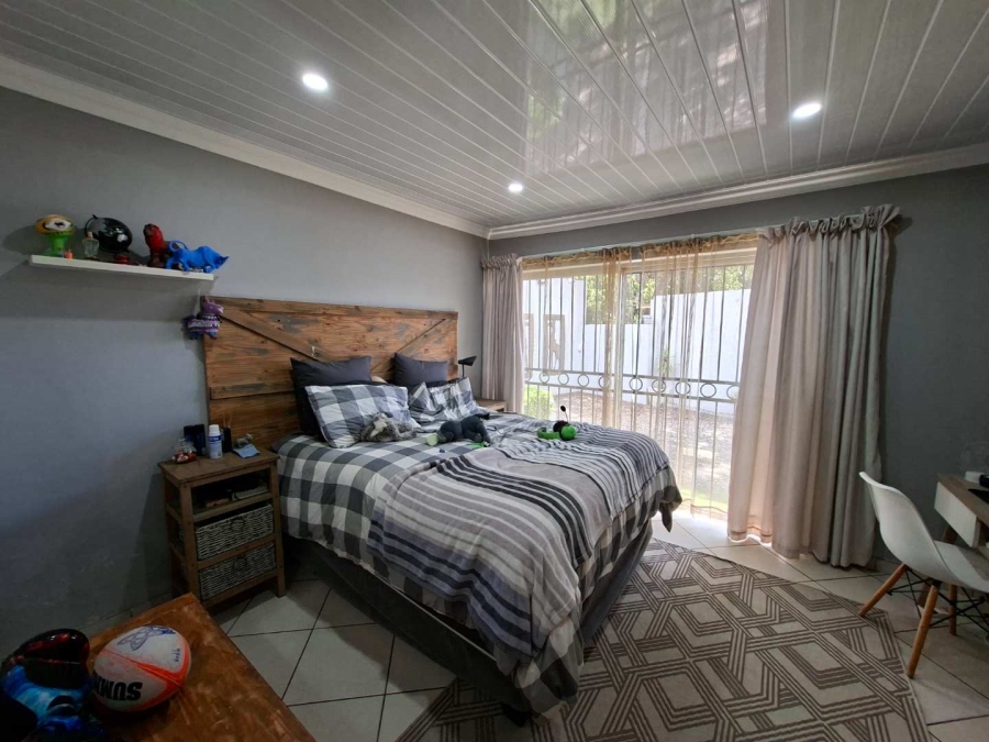 5 Bedroom Property for Sale in Annlin Gauteng