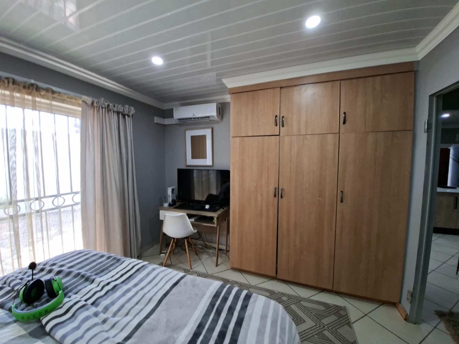 5 Bedroom Property for Sale in Annlin Gauteng