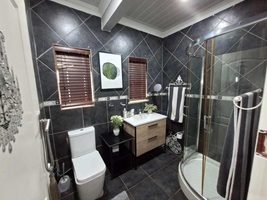 5 Bedroom Property for Sale in Annlin Gauteng