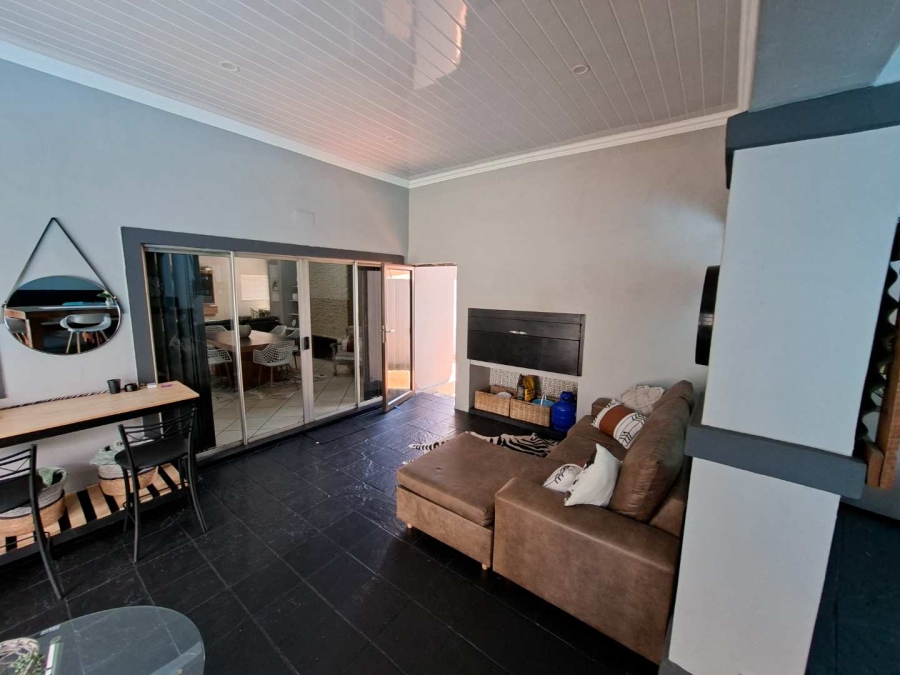 5 Bedroom Property for Sale in Annlin Gauteng