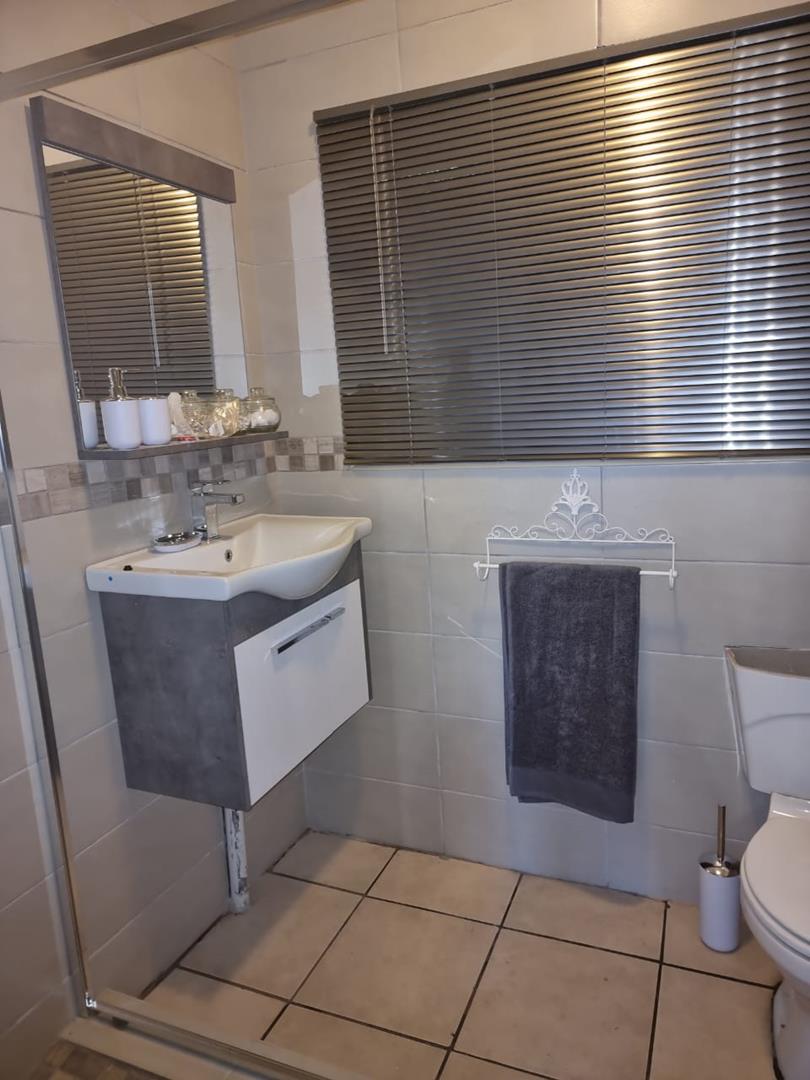 5 Bedroom Property for Sale in Annlin Gauteng