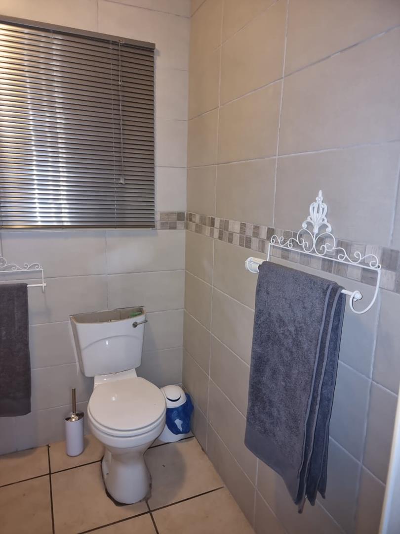 5 Bedroom Property for Sale in Annlin Gauteng