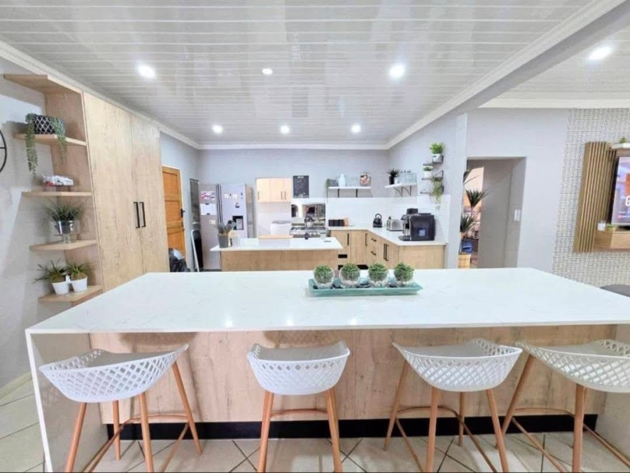 5 Bedroom Property for Sale in Annlin Gauteng