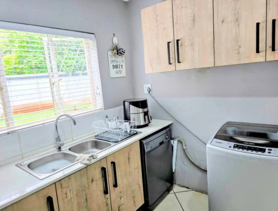 5 Bedroom Property for Sale in Annlin Gauteng