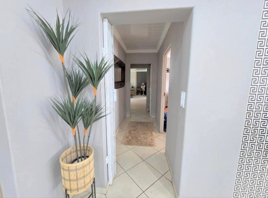 5 Bedroom Property for Sale in Annlin Gauteng