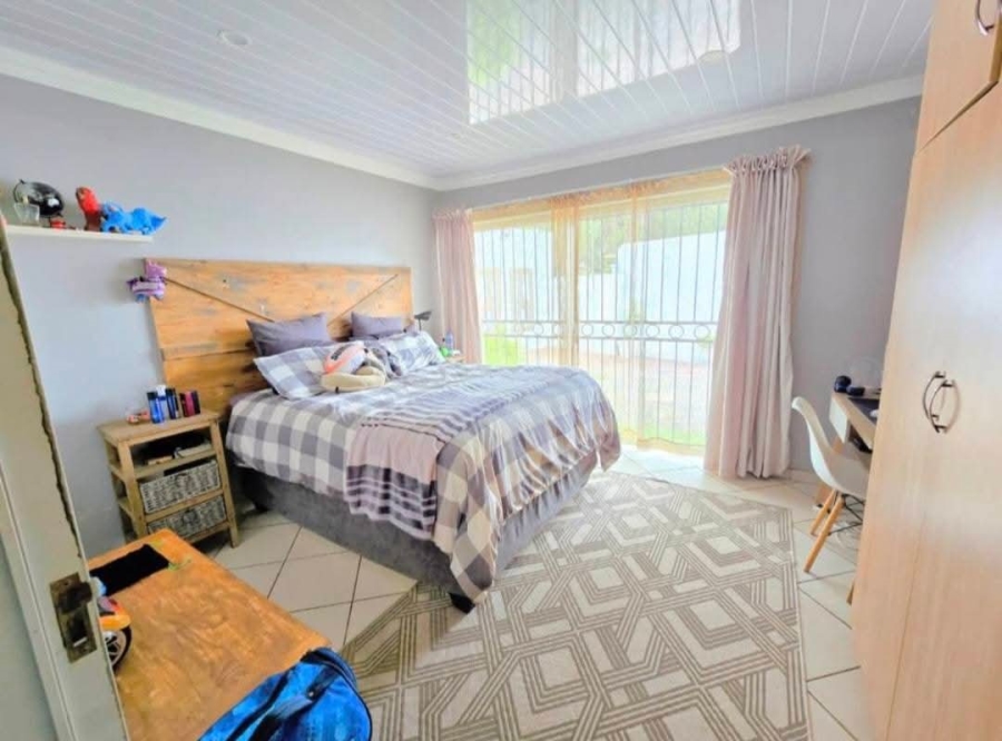 5 Bedroom Property for Sale in Annlin Gauteng