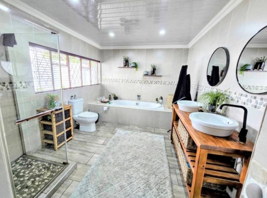 5 Bedroom Property for Sale in Annlin Gauteng