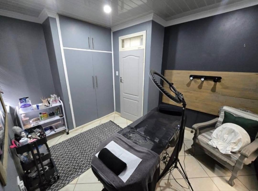 5 Bedroom Property for Sale in Annlin Gauteng