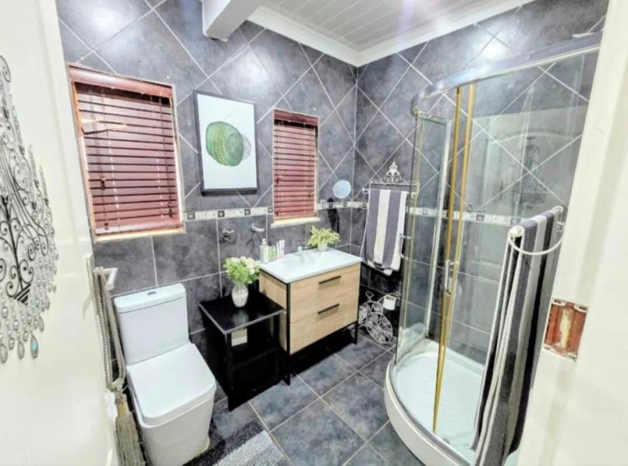 5 Bedroom Property for Sale in Annlin Gauteng